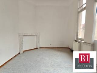 Tussen het Hamoirpark en het station van Schaarbeek en vlakbij het winkelcentrum DOCKX bieden wij u dit vastgoedcomplex aan, verdeeld over...