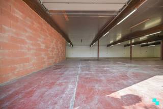 Ontdek deze ruime loods van ca. 420 m² met parkeergelegenheid. Het pand beschikt over een uitstekende bereikbaarheid dankzij de nabijheid van de...