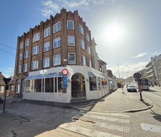 Découvrez ce bien commercial de caractère idéalement situé au cœur de La Panne, à seulement 100 mètres de la plage. Grâce à sa localisation...