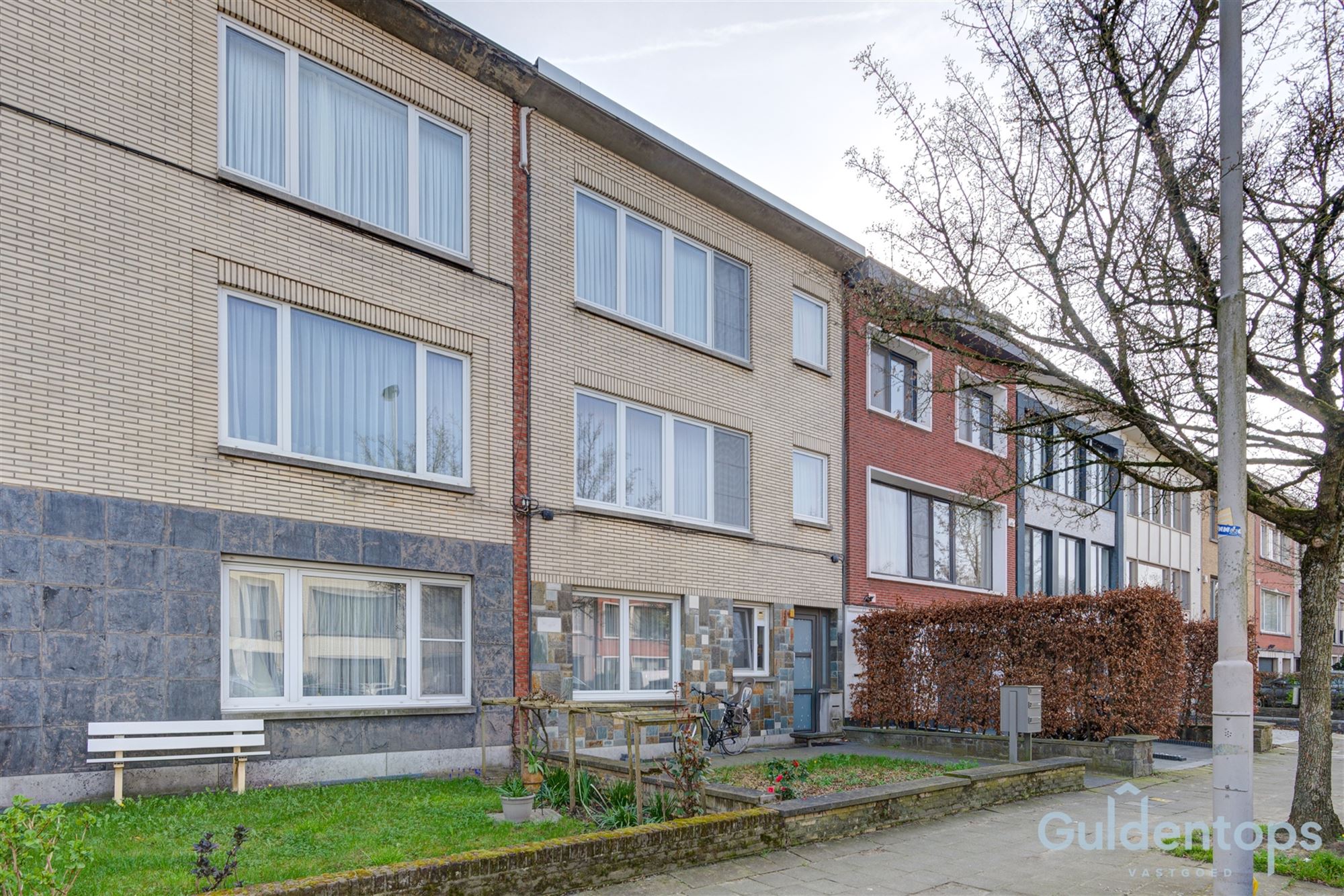 knap gelegen ruim 2 slaapkamerappartement mét tuin - foto 2