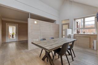 Vous recherchez l'emplacement idéal pour votre entreprise au cœur de Bruges ? Ce spacieux immeuble de bureaux de 518 m² situé dans la...