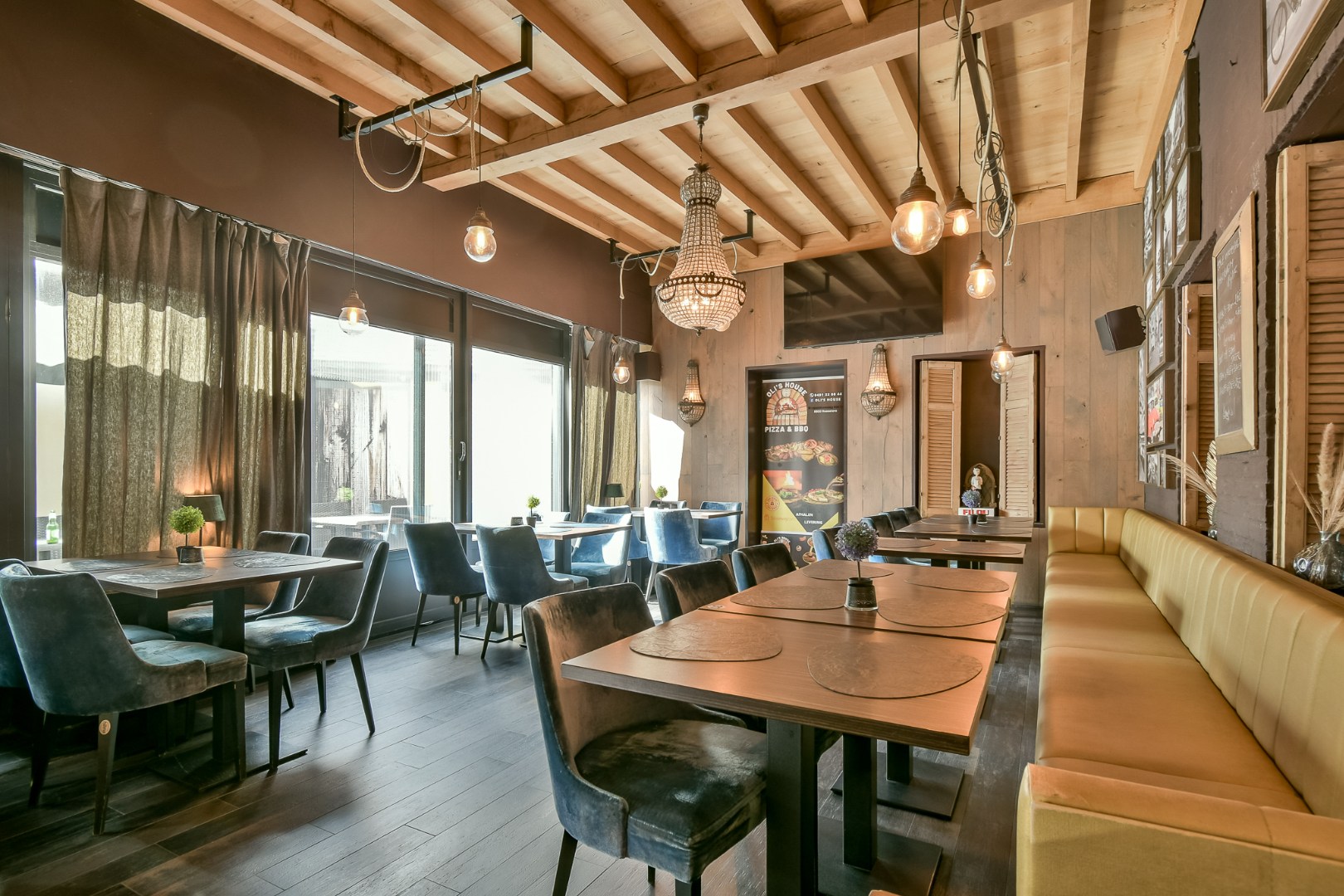 Multifunctionele eigendom met appartementen en handelszaken! - foto 4