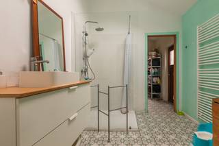 Ruime, centraal gelegen woning met 4 slaapkamer en gezellig stadstuintje (ENERGIELABEL C, elektriciteit goedgekeurd...)