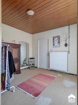 De woning is op een centrale locatie gelegen nabij (Neer)Pelt centrum, scholen, winkels, openbaar vervoer,...Binnen is de woning zeer ruim en is...