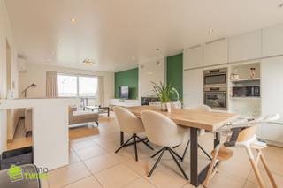 Ruim en stijlvol duplex appartement (155m²) met garage en staanplaats te Schoonaarde (Dendermonde) | BEZOEKDAG 11/04 op afspraak Dit ruim en...