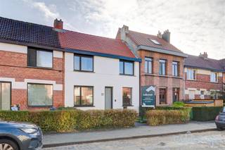 Vous êtes à la recherche d'une maison entièrement rénovée et économe en énergie dans un emplacement de choix à Berchem ? Cette charmante maison est...