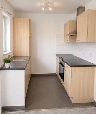 <p>Découvrez ce magnifique appartement de 2 chambres situé à Boom, offrant un parfait équilibre entre confort et fonctionnalité. Il comprend un séjour lumineux avec de grandes fenêtres, une cuisine entièrement équipée, deux chambres spacieuses et une salle de bain moderne. Son agencement bien pensé crée un espace de vie agréable et accueillant. Situé à proximité des commerces, des écoles, des transports en commun et des principaux axes routiers, cet appartement est idéal pour profiter d'un cadre de vie paisible tout en restant proche de toutes les commodités.<span></span></p>