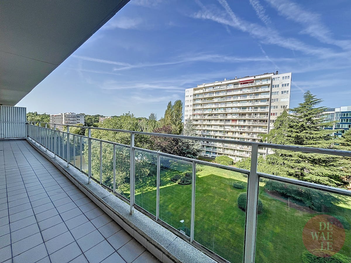 Bright 2-bedroom apartment with garage in Auderghem - photo 5