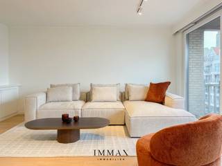 Ontdek dit breed en aangenaam appartement met twee volwaardige slaapkamers, ideaal gelegen op de Lippenslaan, het kloppende hart van...