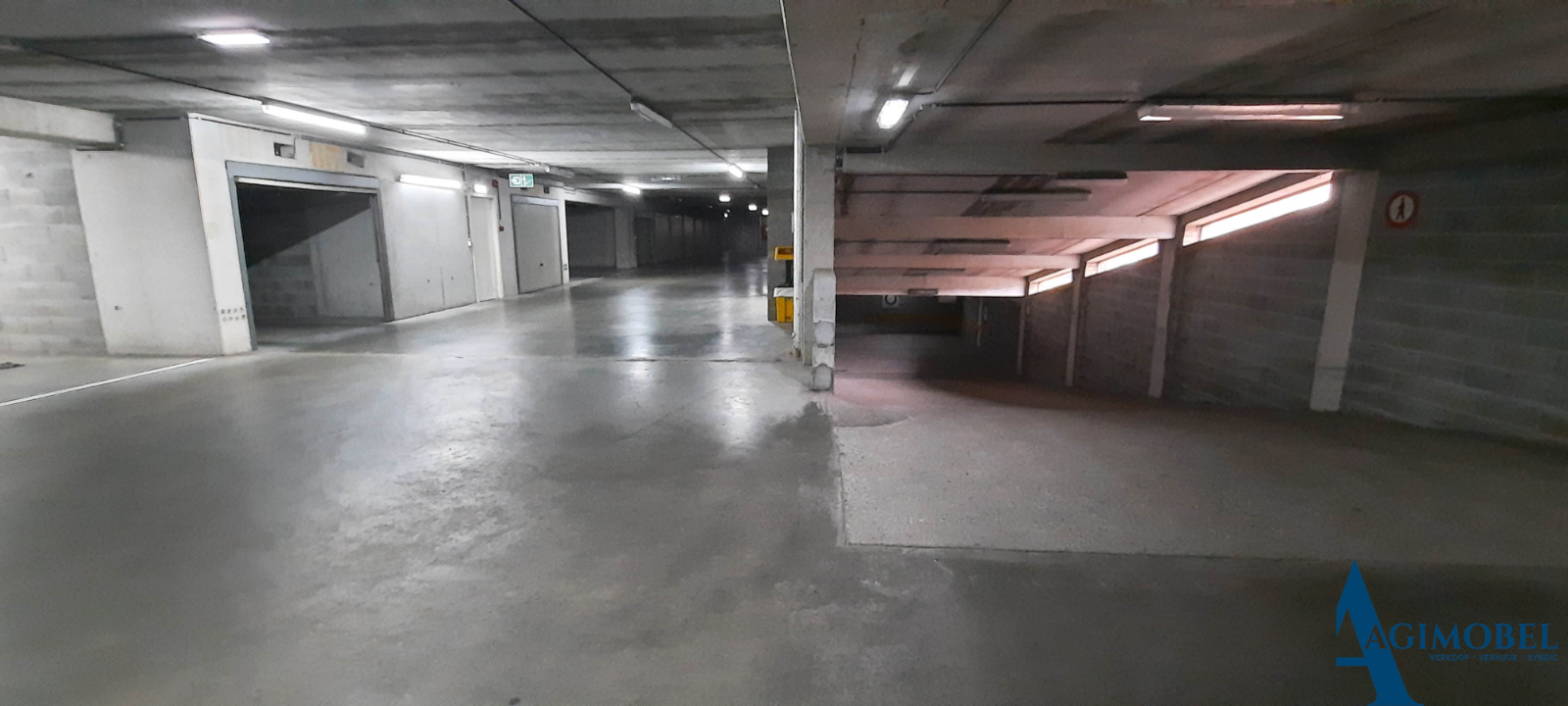 Gemakkelijke  garagebox op niveau +1 in het centrum nabij de Lippenslaan te Knokke . - foto 4