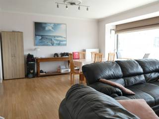 Ruim (105 m²) appartement op de eerste verdieping aan de Jachthaven van Blankenberge. Woonkamer met veel lichtinval door de grote raampartijen...