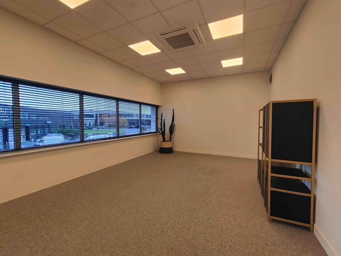 Instapklaar kantoor +/- 240 m² te koop in de Pathoekeweg te Brugge - foto 5