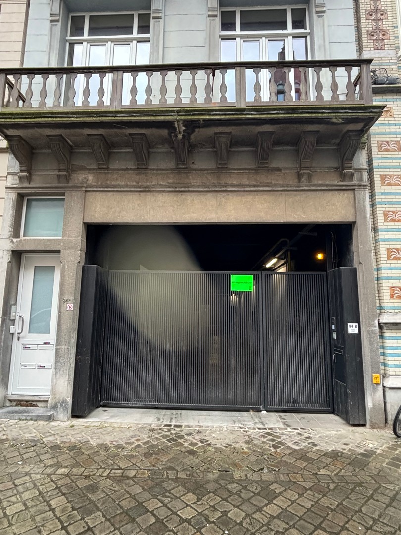 Garage for rent in Ostend - photo 1