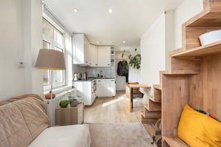<p><span> </span></p><p><span>Looking for an interesting investment or a smart, move-in ready place to live in a prime location? This cozy duplex apartment combines light, functionality and a surprisingly spacious feel, located on the border of 2018 Antwerp and Oud-Berchem, close to the train station and hotspots such as PAKT and the Dageraadplaats.</span></p><p><span> </span></p><p><span>Smart living with an open feeling</span></p><p><span>You enter into the open kitchen that flows seamlessly into the sitting area, both finished with a well-kept laminate floor. The large double window provides pleasant natural light while making the most of the compact layout. The kitchen is sleek and practical with oven, hob, cooker hood and double sink, and connects perfectly to the living space — ideal for cozy evenings at home. Thanks to the open staircase and thoughtful layout, the whole remains airy and spacious feeling, perfect for those who love practical, compact and comfortable living without unnecessary space</span></p><p><span> </span></p><p><span>Separate bedroom or workspace</span></p><p><span>Via the stairs you reach the upper floor, finished in the same laminate as downstairs, where there is a separate room that can perfectly serve as a bedroom or office space. Next is the bathroom, surprisingly spacious and equipped with a shower, sink with cabinets and connections for washing machine and dryer, as well as a separate toilet discreetly hidden behind a corner. In short, everything you need, neatly bundled over two compact floors.</span></p><p><span> </span></p><p><span>Living on the border of Oud-Berchem and Antwerp</span></p><p><span>Living in Oud-Berchem means enjoying a lively but pleasant neighborhood. You have everything within easy reach here: stores in the Statiestraat, cozy restaurants in the PAKT, schools, public transportation and velo stations. Moreover, thanks to the proximity of the Singel and the Ring, you can quickly get in and out of the city. An ideal base for those who want to live centrally and comfortably.</span></p><p><span> </span></p><p><span>Advantages</span></p><p><span>Ready to move in; asbestos-proof; separate utility supply (gas; electricity); main roof insulated; condensation boiler; EPC C; double glazing</span></p><p><span> </span></p>