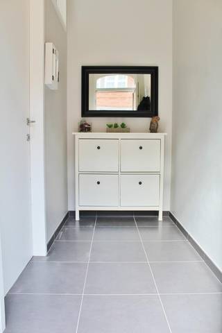 Deze instapklare woning is zeer centraal gelegen en omvat een gelijkvloerse verdieping met inkom, ruime lichtrijke leefruimte met open...