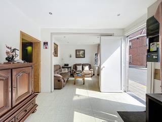 LiggingDeze deels te renoveren woning bevindt zich op wandelafstand van het bruisende centrum van Gavere. Dankzij de vlotte verbinding met de...