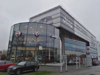 Charges : 28euro/m²/an<br /> Précompte Immo: 25euro/m²/an<br /> Taxes: 8,14euro/m²/an<br /> Parking: 1400Euro/place/An<br /> surface Min : 403m²