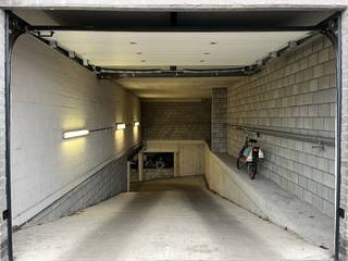 Place de parking souterraine et stockage à vendre dans le centre de Rijkevorsel. Le parking souterrain est accessible par une rue secondaire...