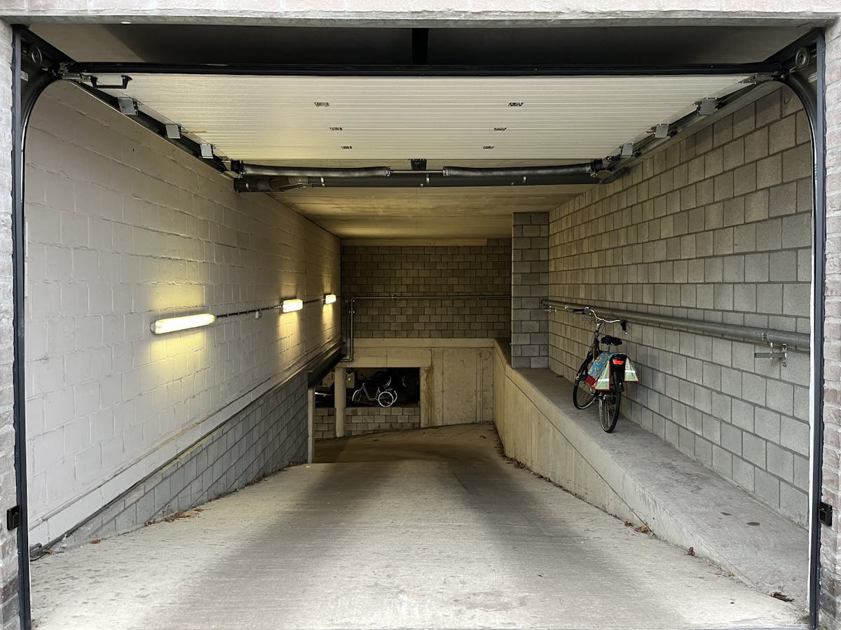 Place de parking + rangement facilement accessible à Rijkevorsel - photo 3