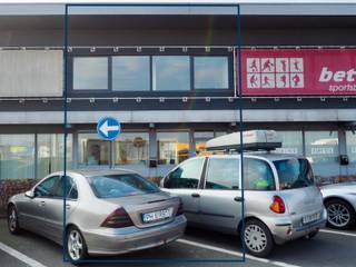 Kantoorgebouw gelegen in de transportzone van Meer, op de grens met Nederland. Uitstekende logistieke ligging, nabij de op– en afrit E19 Antwerpen...