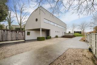 Are you looking for space, light and a central top location? This unique villa combines the comfort of a spacious living area with...