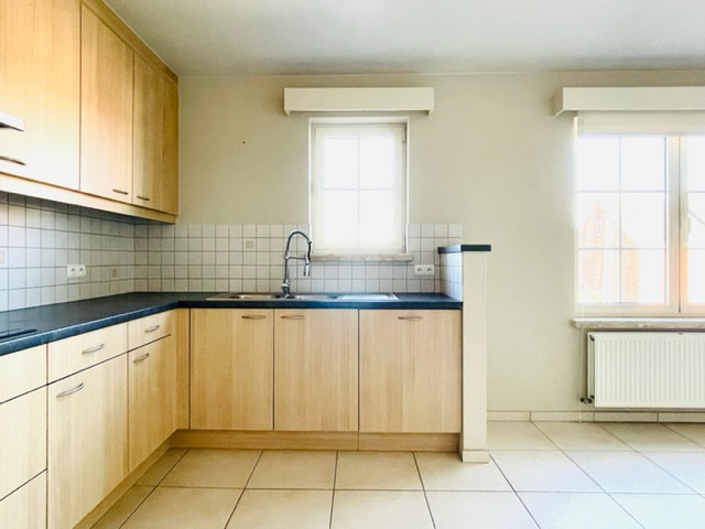 Instapklaar appartement met 2 slaapkamers, terras, privatieve garagebox en kelderberging - foto 5