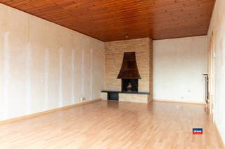 <p><span>HOBOKEN | APPARTEMENT À RÉNOVER AVEC DEUX CHAMBRES ET UNE TERRASSE | EPC | IDÉALEMENT SITUÉ AU QUATRIÈME ÉTAGE D’UN IMMEUBLE BIEN ENTRETENU AVEC ASCENSEUR </span></p><p><span>Disposition comme suit : hall d'entrée avec porte de sécurité - WC - salle de bains avec baignoire, lavabo et WC - pièce à vivre - terrasse - cuisine fermée - couloir de nuit avec vestiaire et WC invités - deux chambres - cave privative. </span></p><p><span>Les charges communes s'élèvent à environ 100 EUR par mois. </span></p>