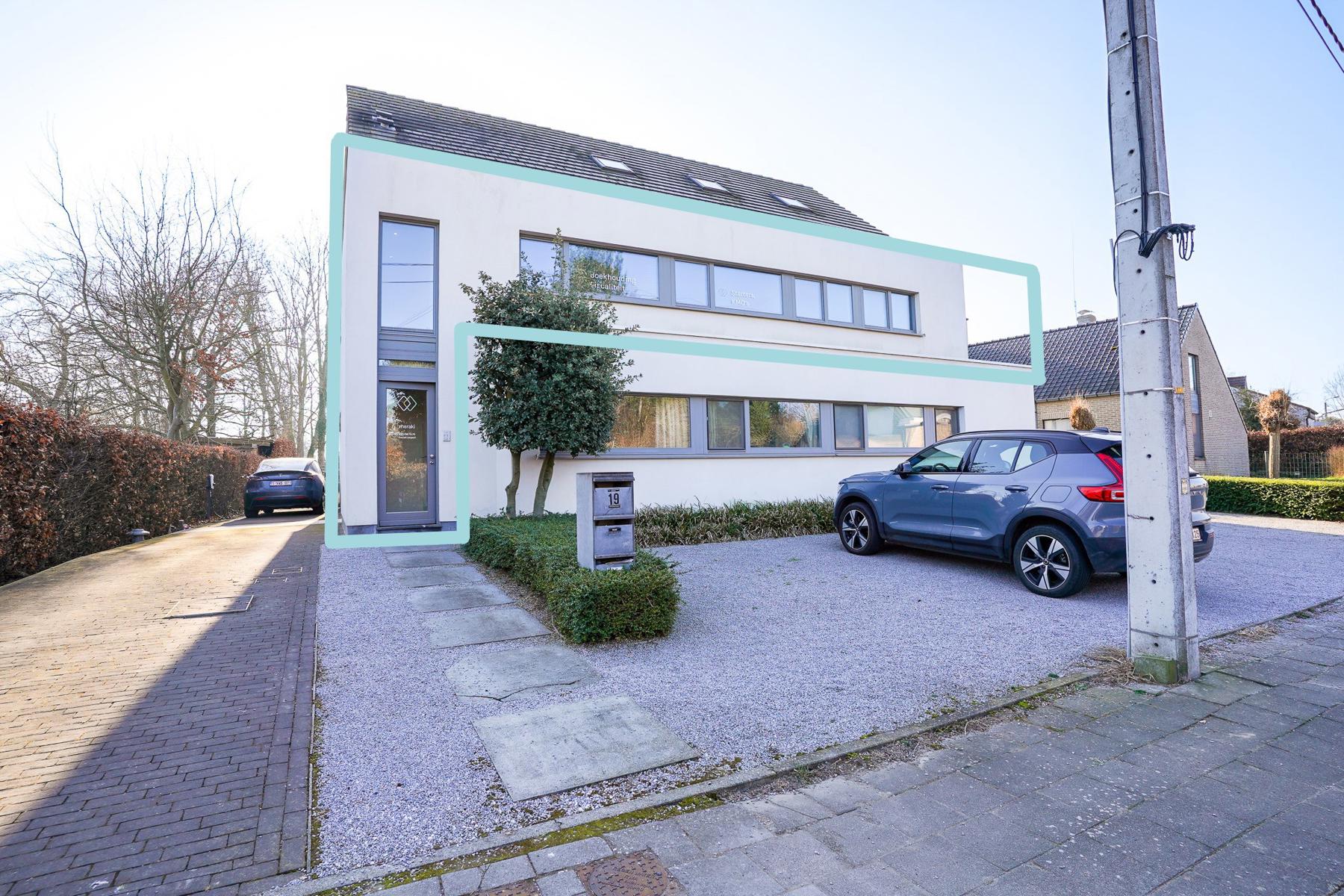 Rustige en betaalbare kantoorruimte met A-label, groot terras en 4 parkeerplaatsen - foto 2