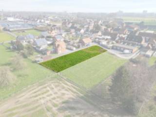 Rustig gelegen perceel grond met een oppervlakte van 1.078 m² te Oostrozebeke. Het perceel is vlot bereikbaar, doch rustig gelegen en diverse...