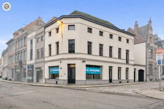 Ontdek dit gemengd opbrengsteigendom, ideaal gelegen in het centrum van Doornik, in de onmiddellijke nabijheid van hogescholen, winkels,...