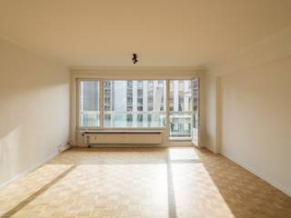 Lichtrijk 3-slaapkamer appartement met zicht op de Ketelvest.Voor bezoeken, mail naar info@carloeggermont.beDe toegang tot het appartement bevindt...