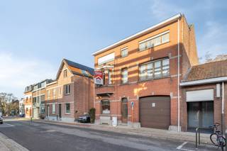 Te koop: ruime gesloten bebouwing in het dorpscentrum van Muizen, op fietsafstand van Mechelen en op wandelafstand van het Mechels Broek. Deze...