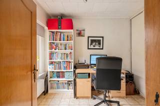 Instapklare gelijkvloerse woning met 4 slaapkamers, zonnige tuin en gunstig EPCDeze verzorgde en energiezuinige gelijkvloerse woning is centraal,...