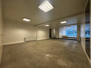 Ligging: In het centrum van Turnhout.Indeling: kantoorruimte, keuken, toilet, berging.Omschrijving: Kantoor in het centrum van Turnhout, vlakbij...