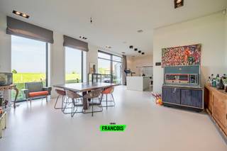 Stap binnen in een bijzondere mix van historisch erfgoed en moderne luxe.Deze voormalige vlasroterij en –fabriek werd smaakvol gerenoveerd tot een...