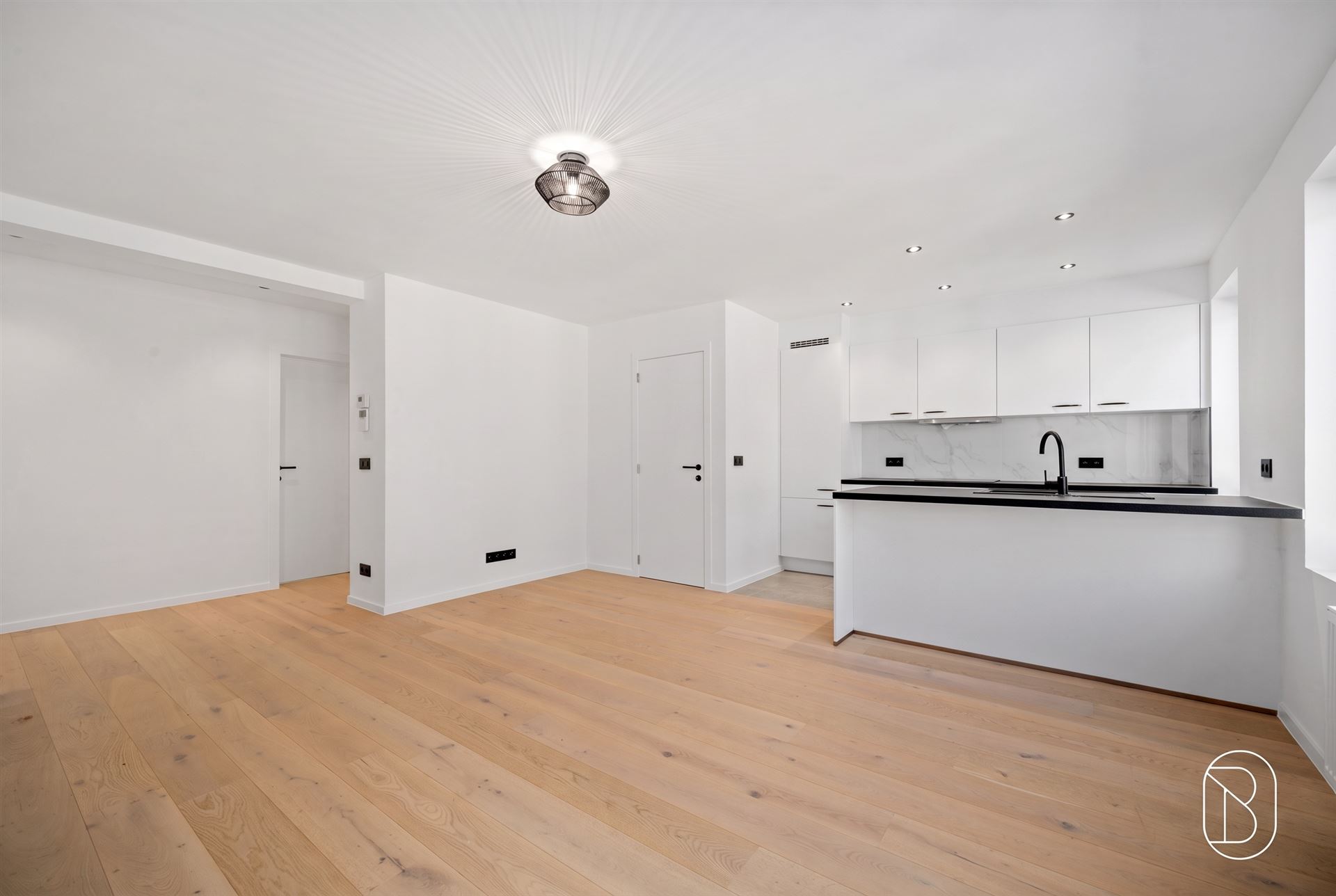 Gerenoveerd appartement met terras en garage in Wevelgem - foto 4