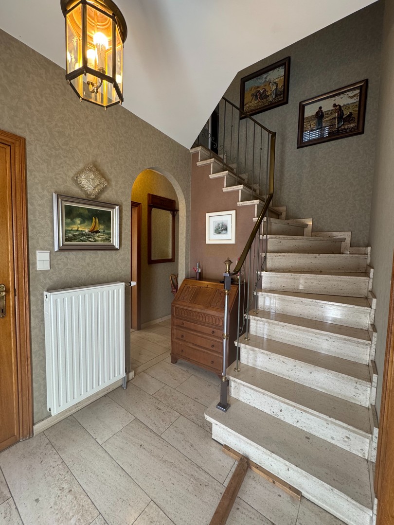 Woning met 4 slaapkamers en grote tuin - foto 5