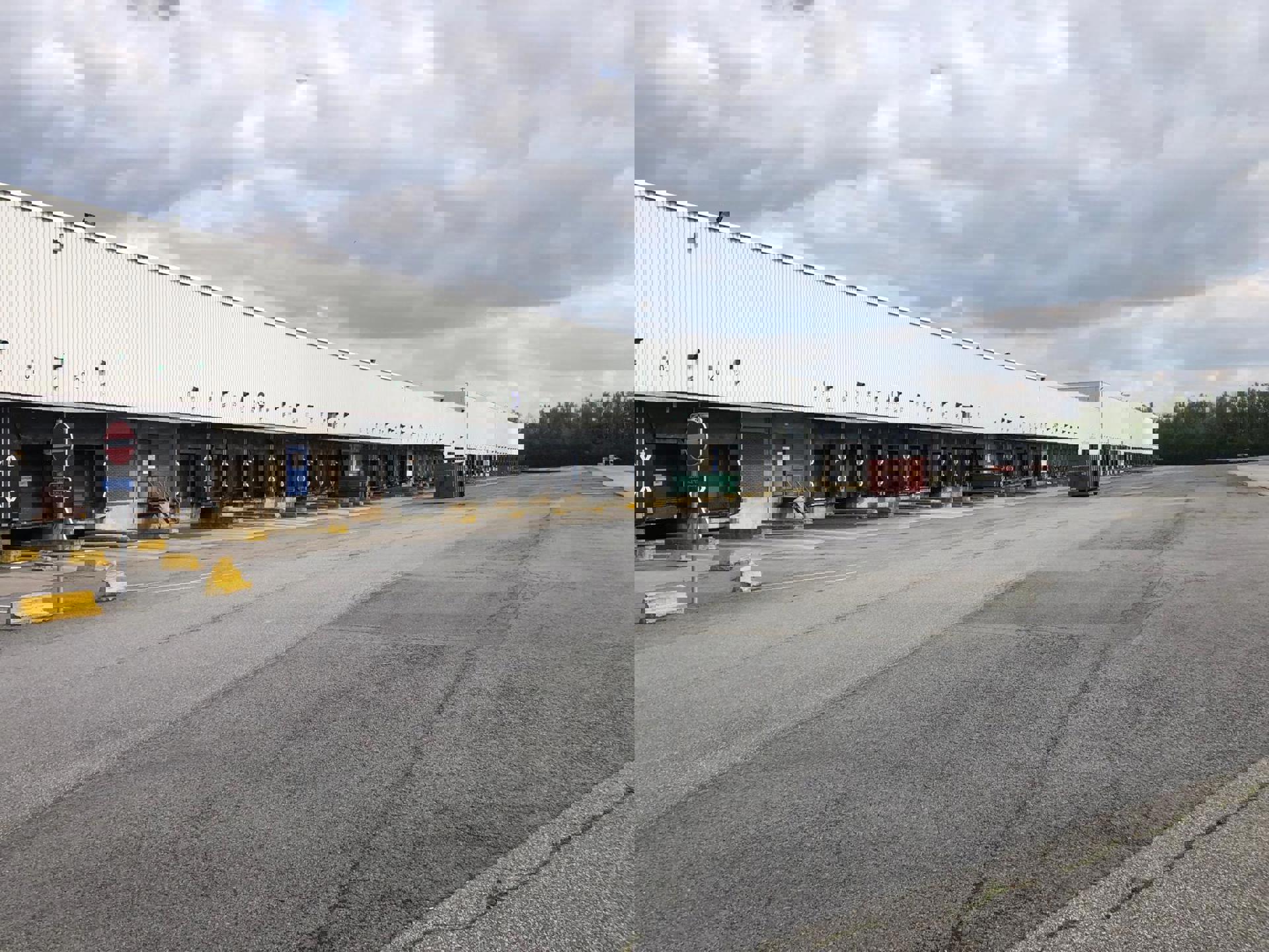 Commercial for rent in Nivelles - photo 1