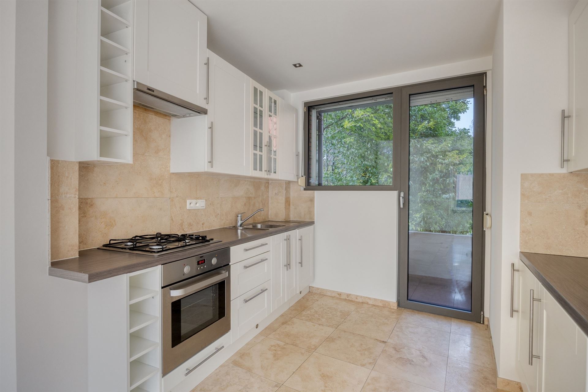 Instapklaar appartement met 2 ruime slaapkamers en terras - foto 4