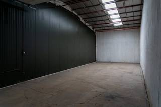 Magazijn van ca. 100 m² te huur in Poperinge. Het pand is gelegen in de nabijheid van diverse invalswegen en het centrum van...