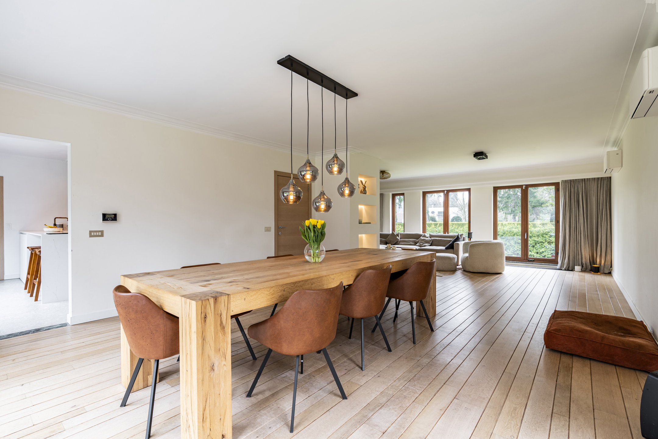 Ruime, recent gerenoveerde villa met 5 slpks op 2.430 m² - foto 4