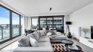 Dit moderne appartement in Herent, gebouwd in 2010, biedt een comfortabele en stijlvolle woonomgeving. Met een bewoonbare oppervlakte van 67 m² is er voldoende ruimte voor een comfortabel leven. Het appartement beschikt over een ruime slaapkamer die rust en privacy garandeert.<br /><br />De woning is voorzien van een eigentijdse badkamer waar je dagelijks kunt genieten van functionaliteit en comfort. Dankzij het doordachte ontwerp is elk vierkante meter optimaal benut, wat zorgt voor een aangename leefruimte. De ligging in Herent maakt het appartement ideaal voor wie op zoek is naar een centrale locatie met goede verbindingen naar nabijgelegen steden.<br /><br />Daarnaast biedt het appartement een fijne leefruimte die licht en luchtig aanvoelt dankzij grote ramen. Perfect voor zowel starters als singles die willen genieten van een woonplek dicht bij alle voorzieningen. Dit pand combineert comfort, kwaliteit en een gunstige locatie, wat het een aantrekkelijke keuze maakt op de vastgoedmarkt.<br /><br />Interesse? Contacteer ons vandaag nog voor een bezoek via 016/60.30.00 of info@immo3000.be en ontdek zelf het potentieel.<br /><br />**Beschikbaar vanaf 01/07/27**