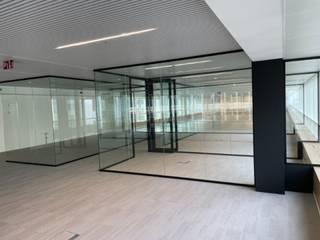 Dit fenomenaal gebouw gelegen in een kantoorzone bevat 7 verdiepingen. Op de zevende verdieping kan u genieten van zeer veel natuurlijke lichtinval. Een aparte archiefruimte is beschikbaar. Makkelijk bereikbaar met het openbaar vervoer (Arts-Loi en Trone metrostation). Het station Montgomery Luxemburg, Brussel-Centraal en Luxemburg bevinden zich op minder dan 1km. <br /><br />•    Er zijn parkeerplaatsen beschikbaar (2000 €/plaats/jaar)