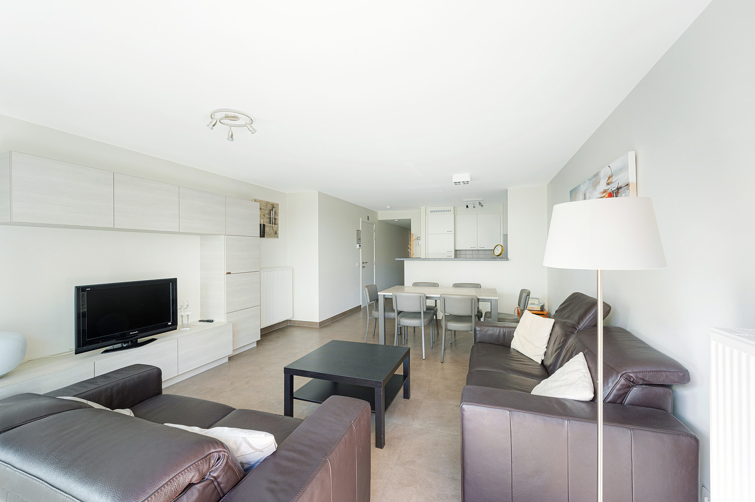 Zonnig 2-slaapkamerappartement vlakbij de zeedijk in Duinbergen - foto 2