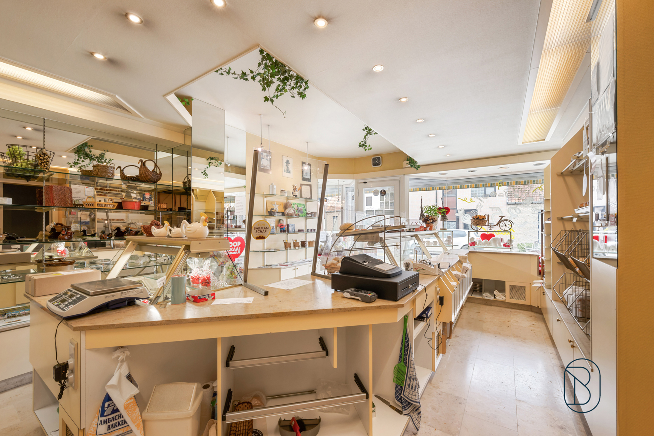 Veelzijdig handelspand met ruime woning in Deerlijk - foto 5