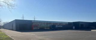 Ruime opslagruimte met kantoren te huur langs de Antwerpsesteenweg in Zwijndrecht, op een uitstekende locatie nabij de E17. Het pand omvat circa...