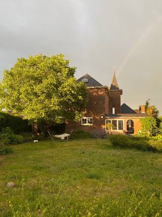 MOOI LANDHUIS met charme elementen met grote tuin & optioneel 2 WEIDES!Ideaal voor grote gezinnen, paardenliefhebbers of mensen die op zoek zijn naar...