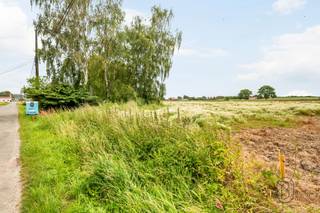 <p>Topgelegen bouwgrond van 2.030 m² te koop in Celles.<br />Op zoek naar een ruime bouwgrond in een landelijke en groene omgeving? Deze bouwgrond van 2.030 m², gelegen in het charmante Celles, biedt tal van mogelijkheden voor de realisatie van uw woonproject.<br /><br />Interesse? Contacteer ons via info@immobeguin.be</p>