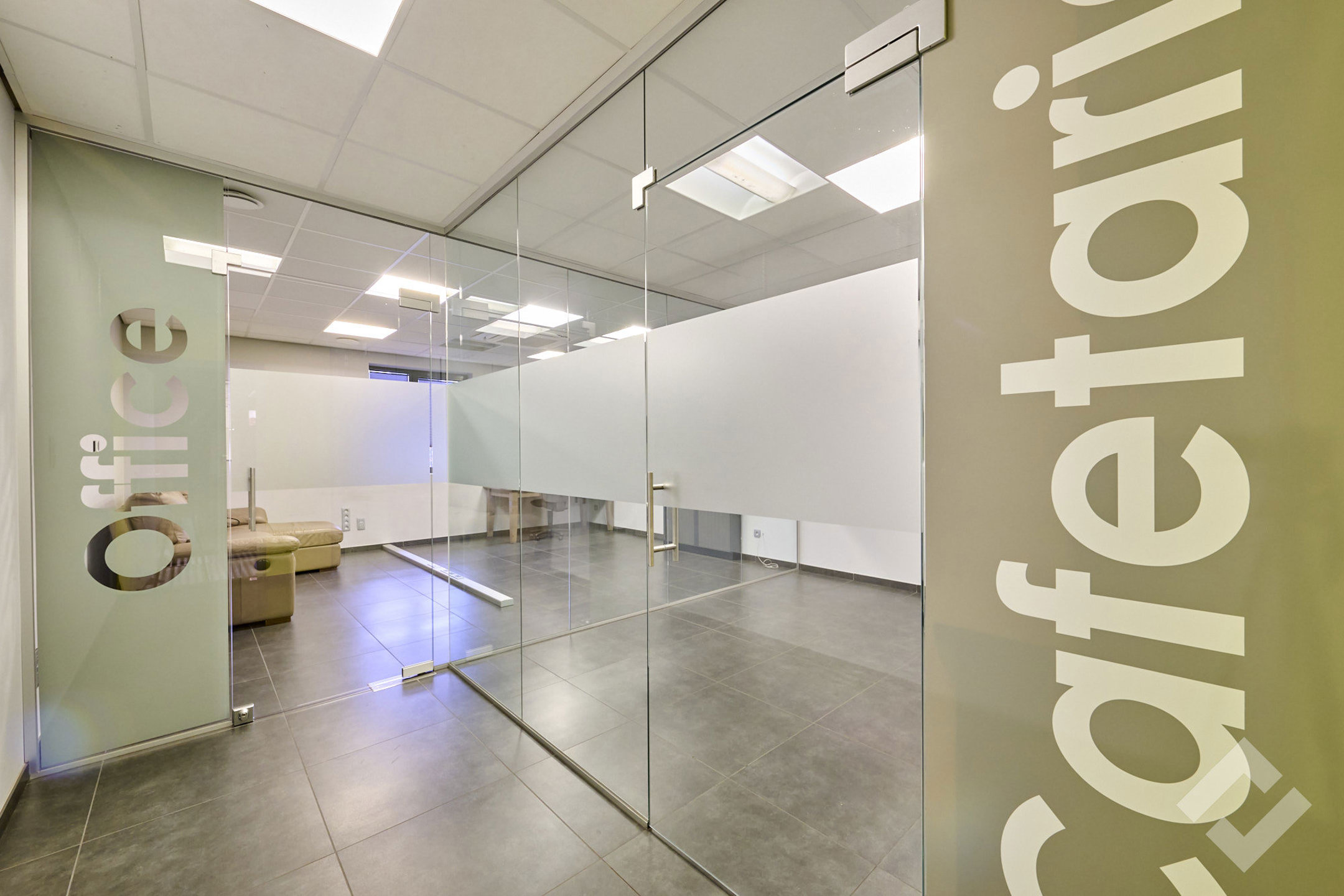 Zeer functionele KMO-unit (325m2) te koop in Lommel! - foto 4