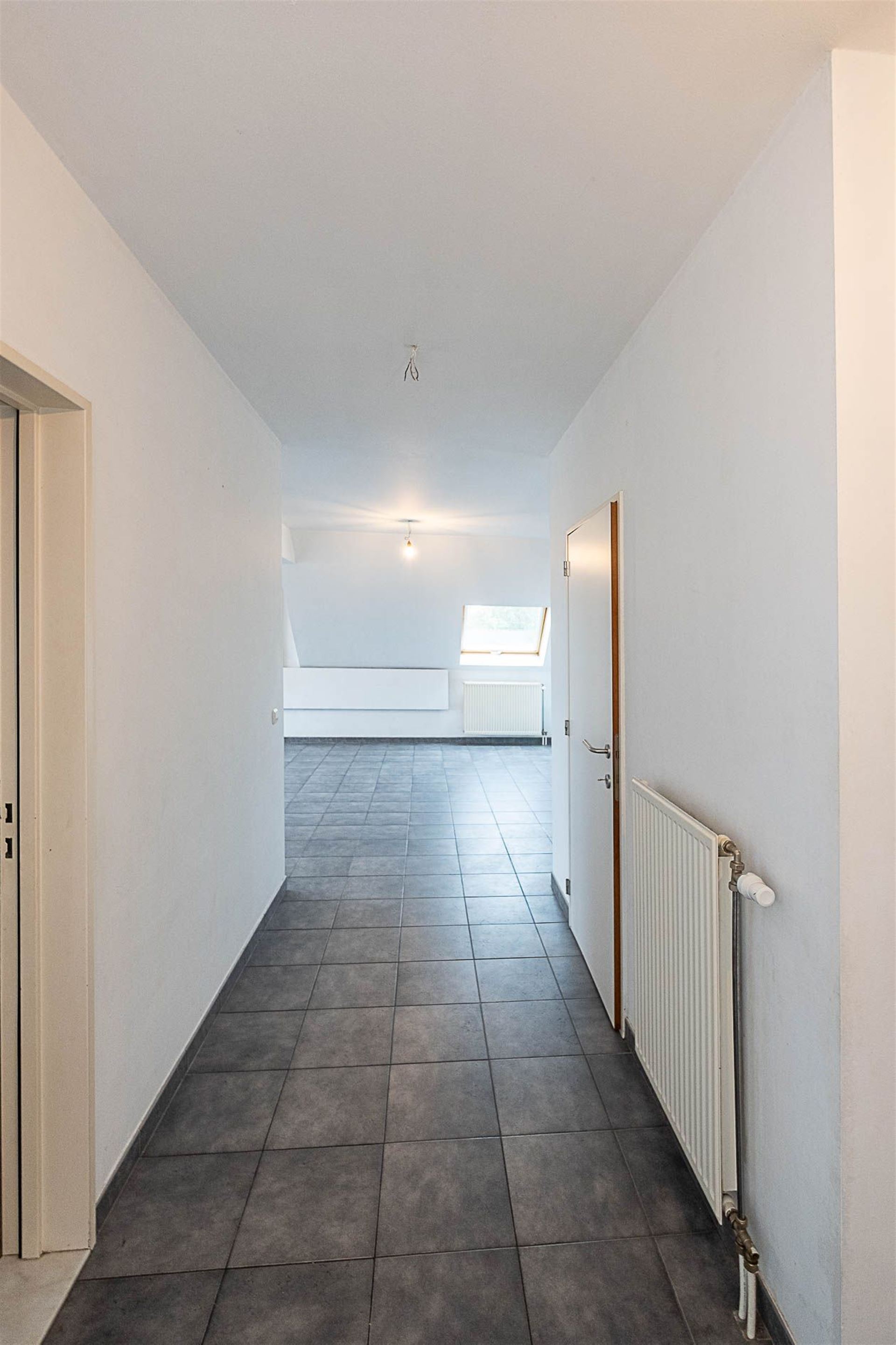 Ruim en licht appartement met 2 grote slaapkamers en terras - foto 5